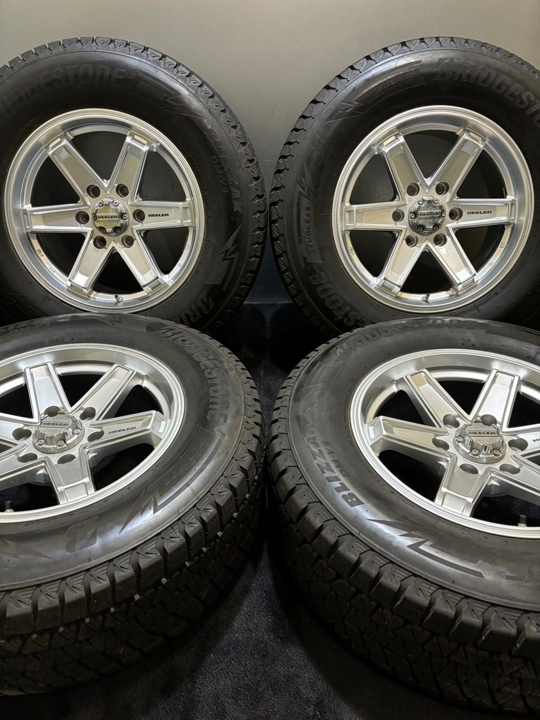 BRIDGESTONE 265/65R17 22年製 スタッドレスタイヤ