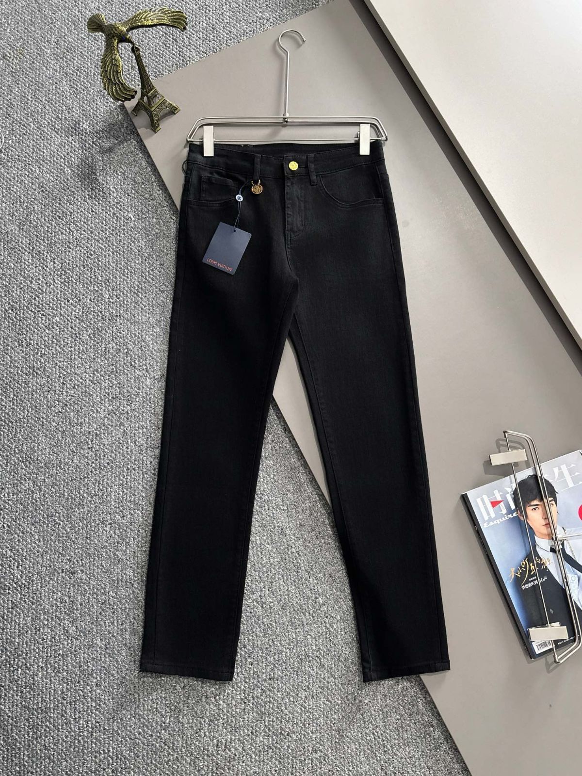 今日 LV 2025 シーズンレス スリムフィット デニムパンツ