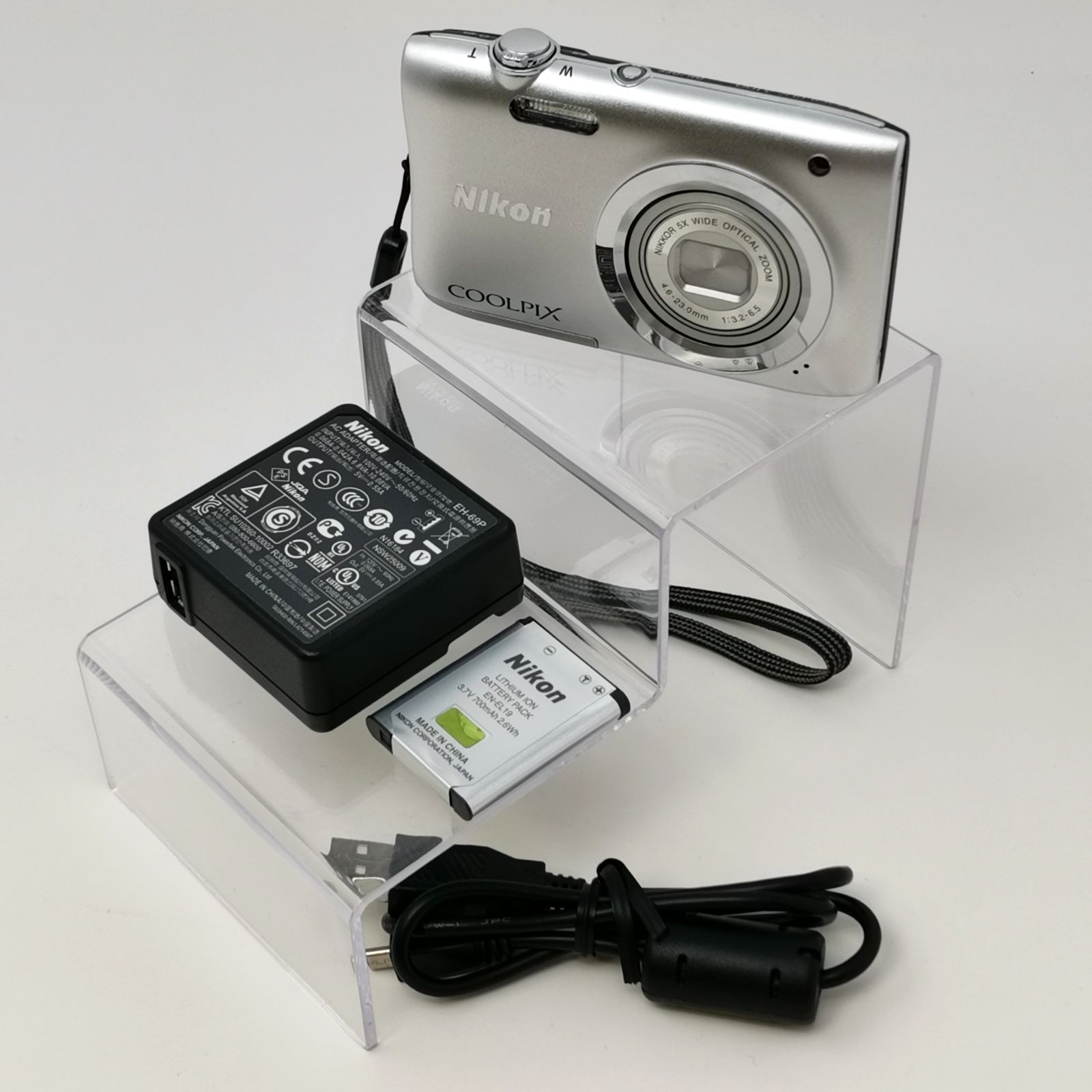 ニコン COOLPIX A100 シルバー デジタルカメラ 動作確認済み 充電器 ニコン COOLPIX A100 シルバー デジタルカメラ 動作確認済み 充電器