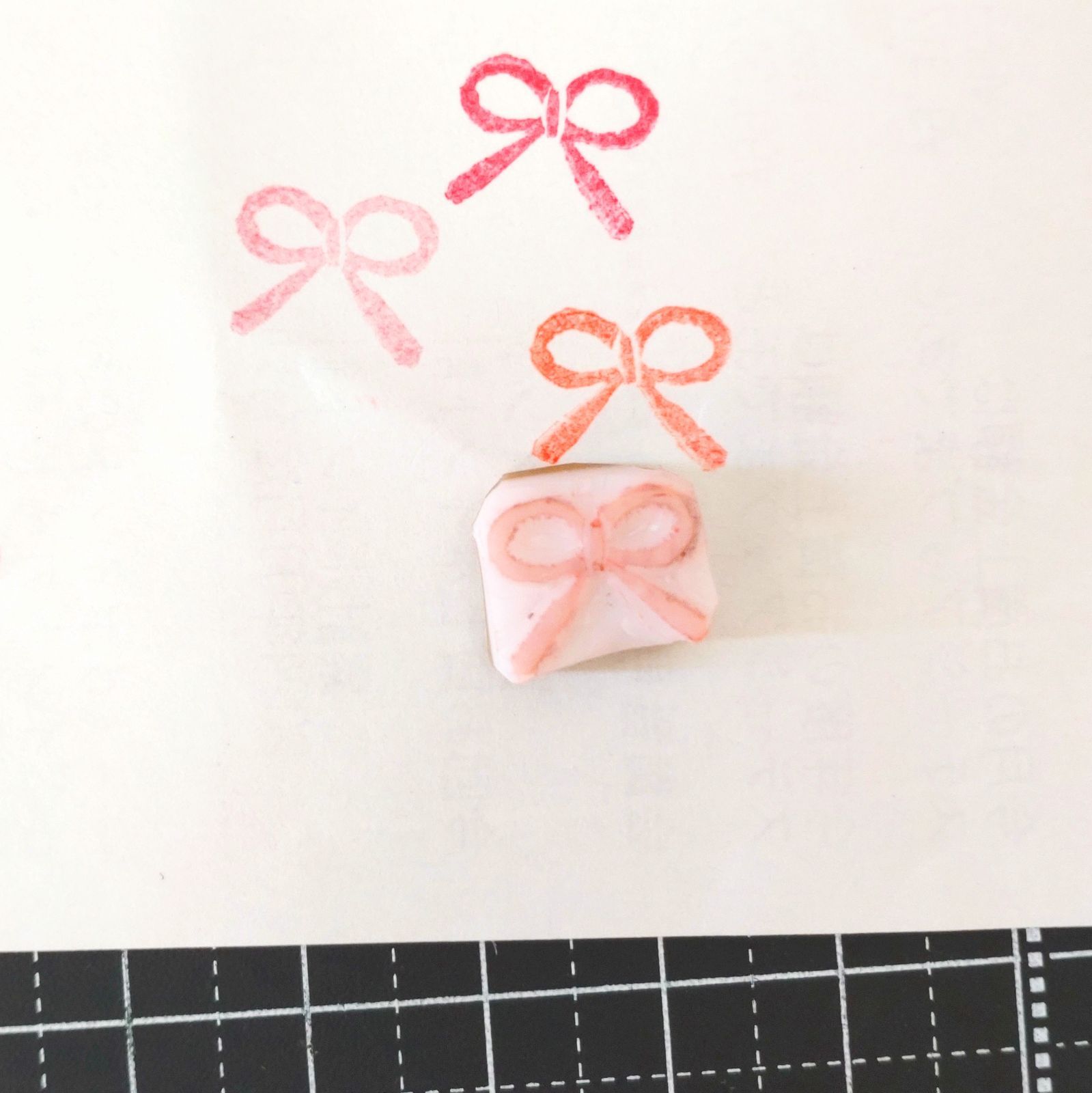 消しゴムはんこNo.140 ちびうさ リボン