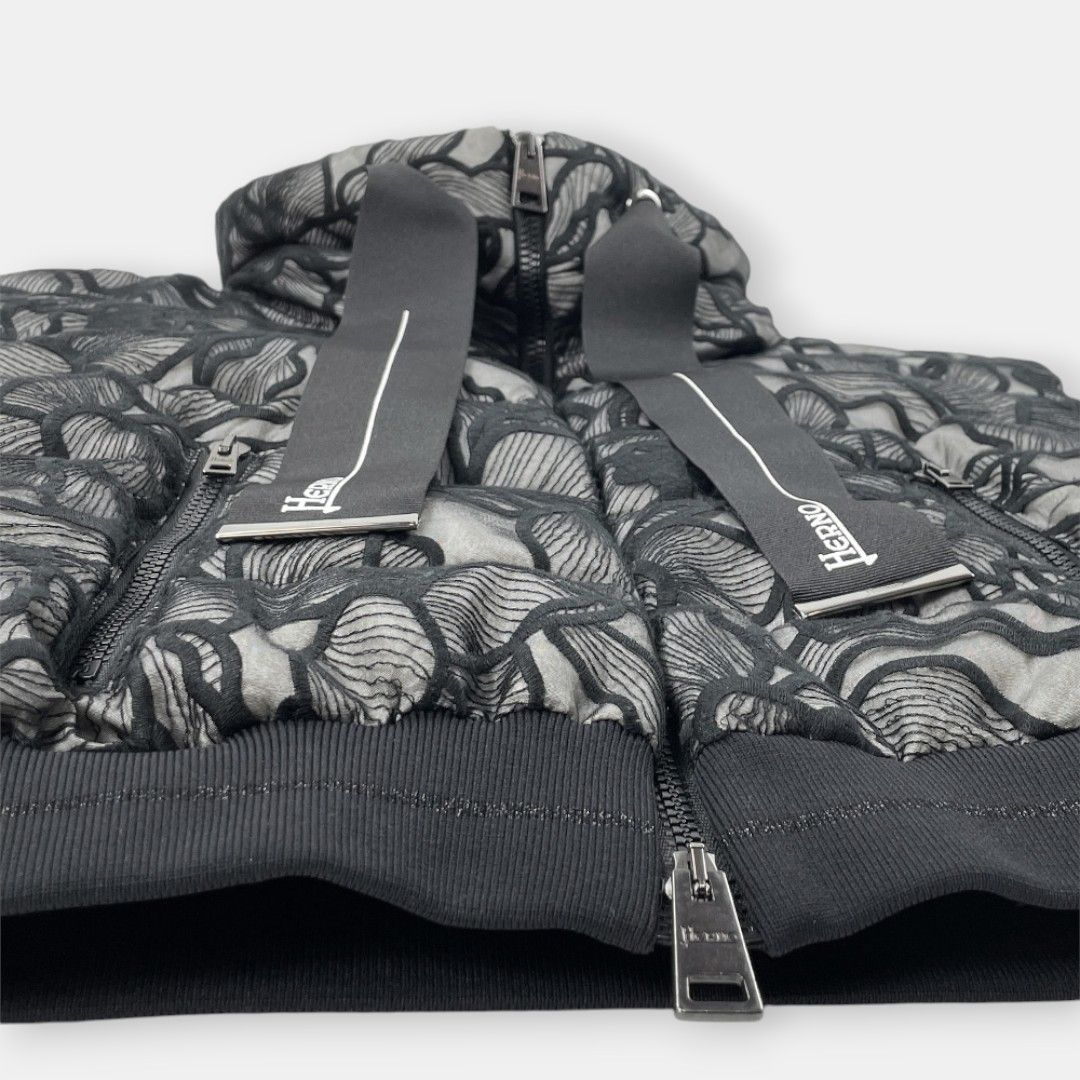 黒 花柄刺繍 ダウンベスト