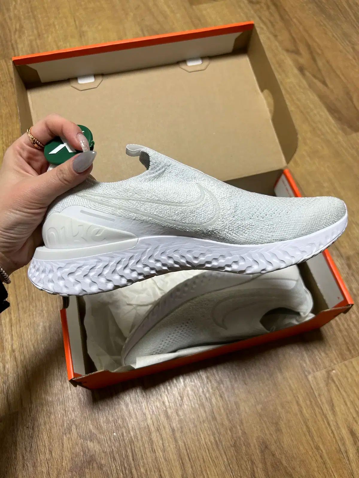 NIKE(ナイキ) エピック ファントム リアクト フライニット 白 プラチナ ー 新品、未使用品