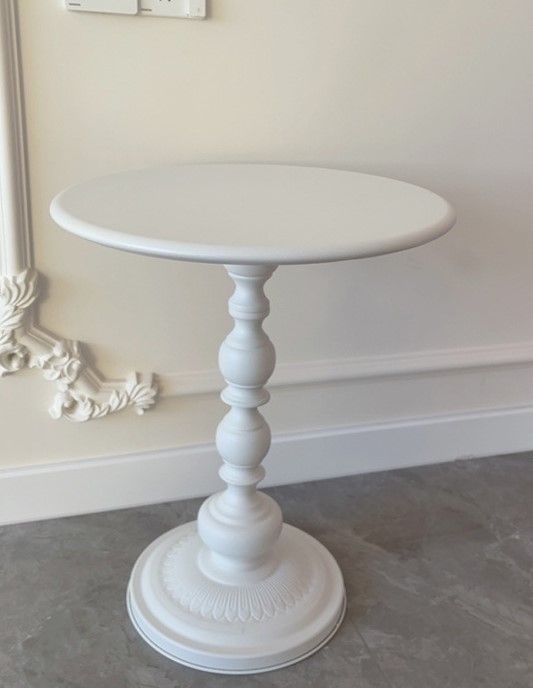 サイドテーブル