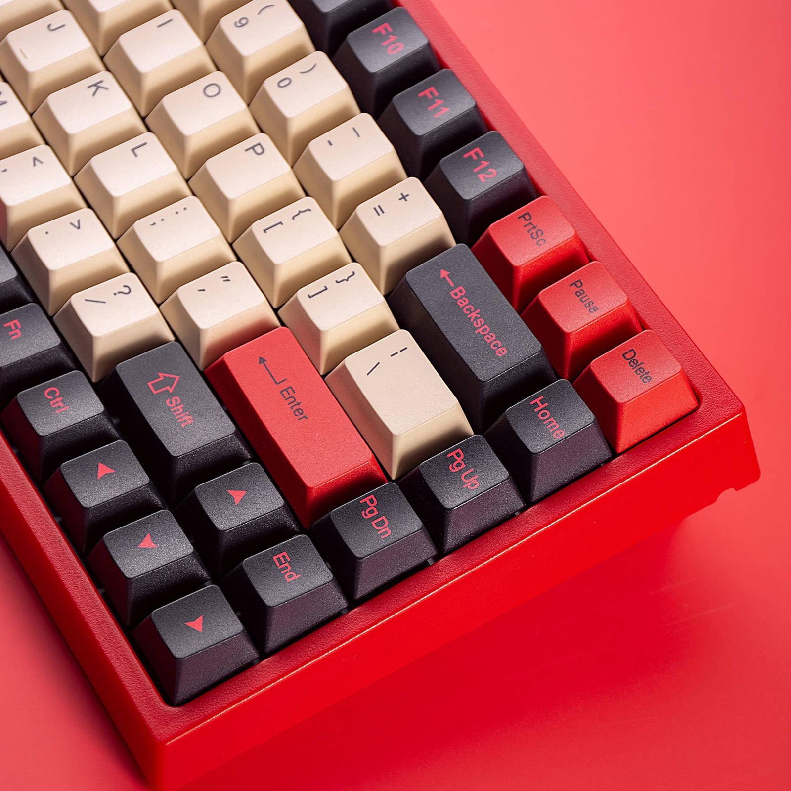 新着商品】KC84 SP 84 キー ホットスワップ可能なメカニカルキーボード PBT Dye-subbedキーキャップRGB NKRO YUNZII  プログラマブル キーボードGateron黒軸 、Carving Front SP Red アオゾラショップ メルカリ