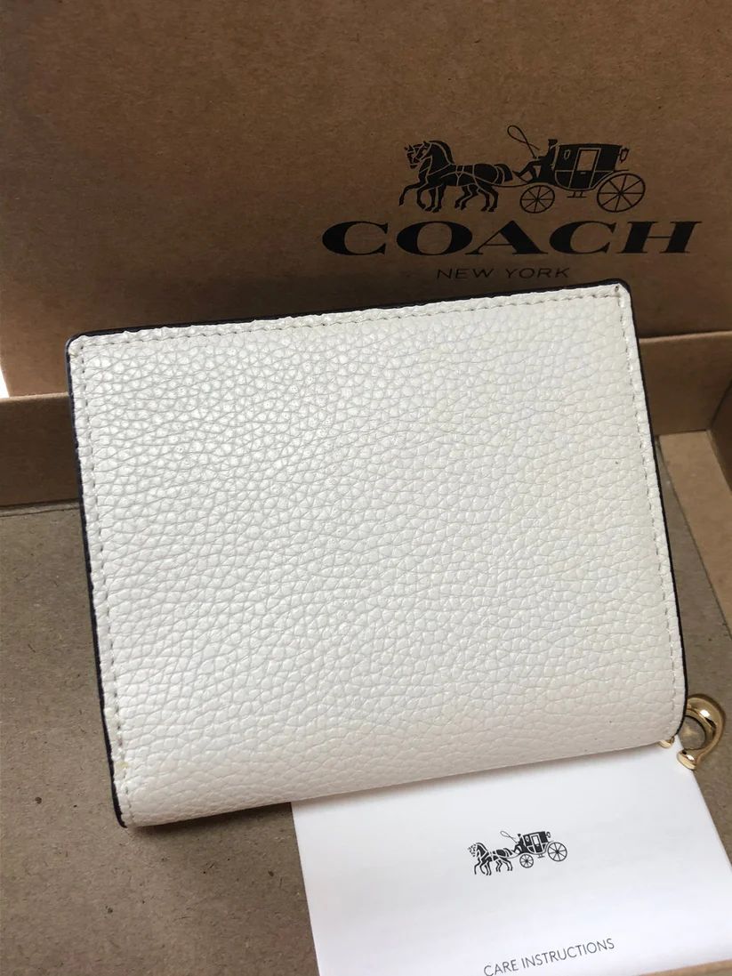 COACH 二つ折り財布 コンパクト チョーク C2862 - メルカリ