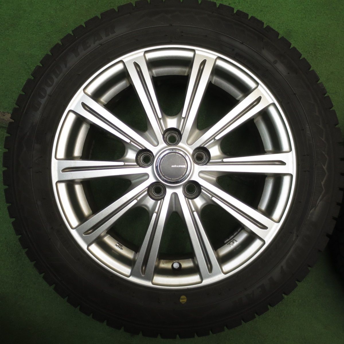 スタッドレス 185⁄60R15 等 バリ溝 綺麗 バリ溝！22年！キレイ！9.5分 
