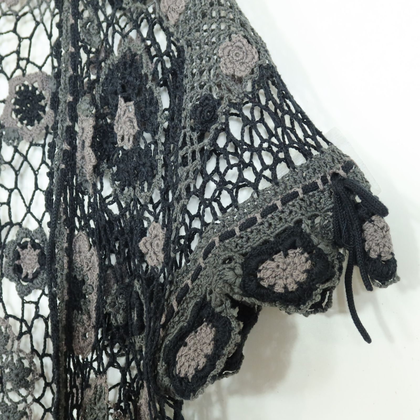 ピンクハウス 黒 バラ編み ニットカーディガン ピンクハウス 黒 バラ編み ニットカーディガン - メルカリ