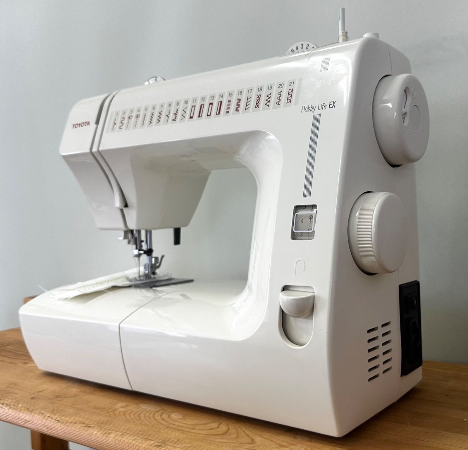 トヨタ アクセサリー　トヨタミシン　青　ブリキ　缶 トヨタ アクセサリー トヨタミシン 青 ブリキ 缶 取扱説明書