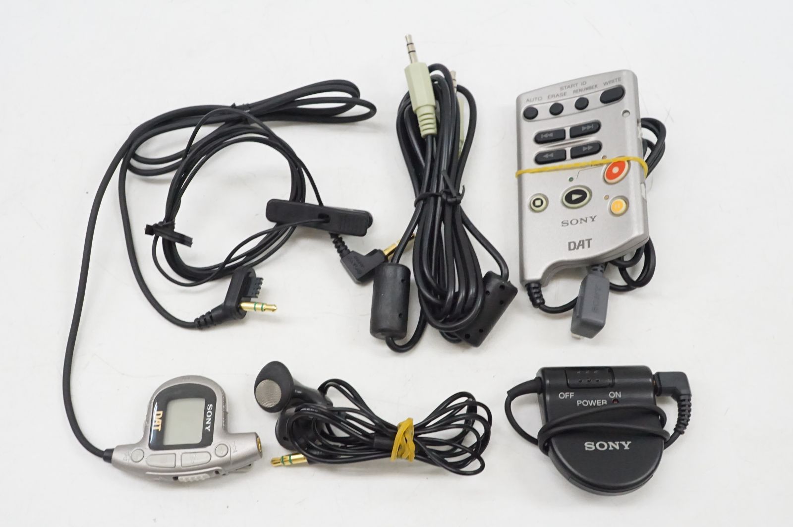  C 281133 SONY TCD D 100 デジタルオーディオテープレコーダー DATウォークマン カセットプレーヤー ポータブルプレーヤー