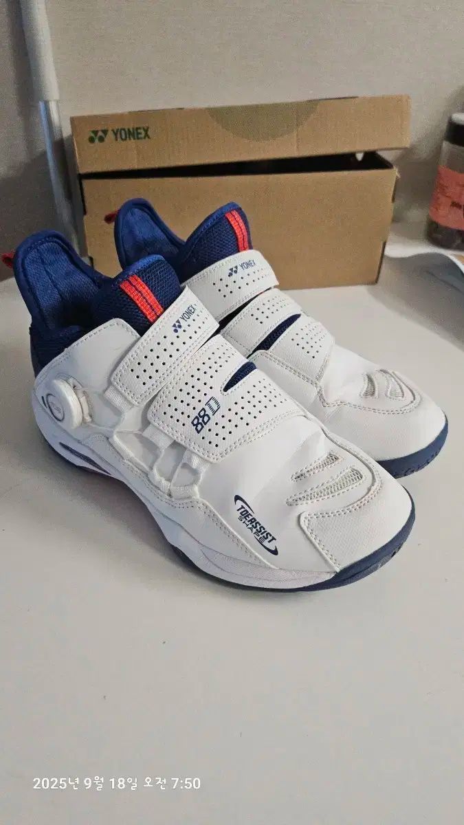 ヨネックス YONEX バドミントンシューズ 88 ダイヤルします 235