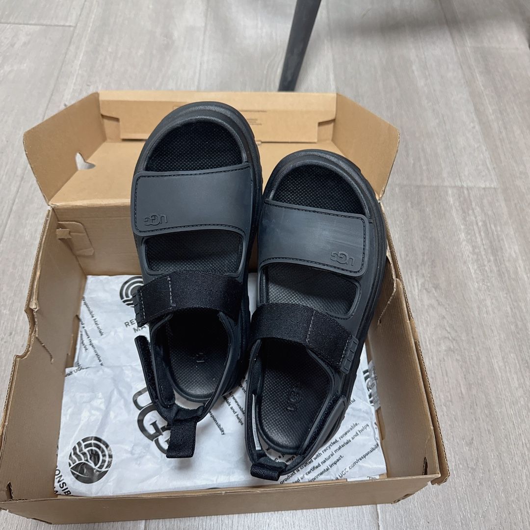新品未使用 【UGG】W GOLDENGLOW ゴールデングロウ ブラック 23cm~25cm 