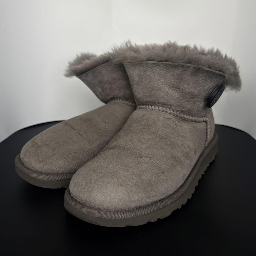 UGG アグ ムートンブーツ ミニ ショート ボタン グレー 美品 アグ 