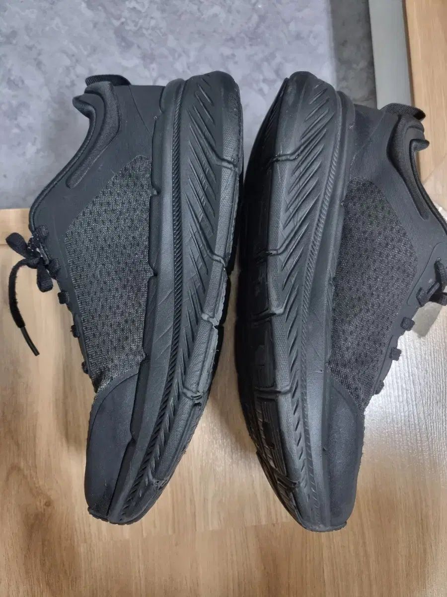 スケッチャーズ ゴロン