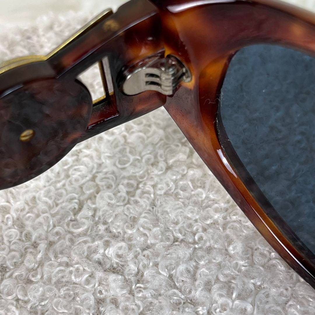 美品 GIANNI VERSACE サングラス レザーケース付き MOD424 - メルカリ