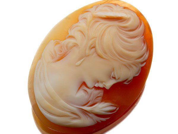 ジュエリー極】俯く横顔の貴婦人 シェルカメオルース 40.5mm