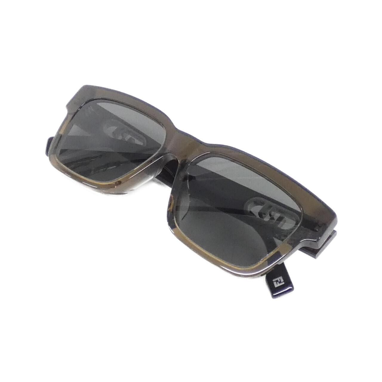 フェンディ FE40107F