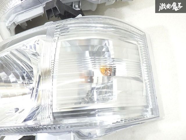 トヨタ純正】ハイエース200系 ヘッドライト KOITO 26-131【左右セット】