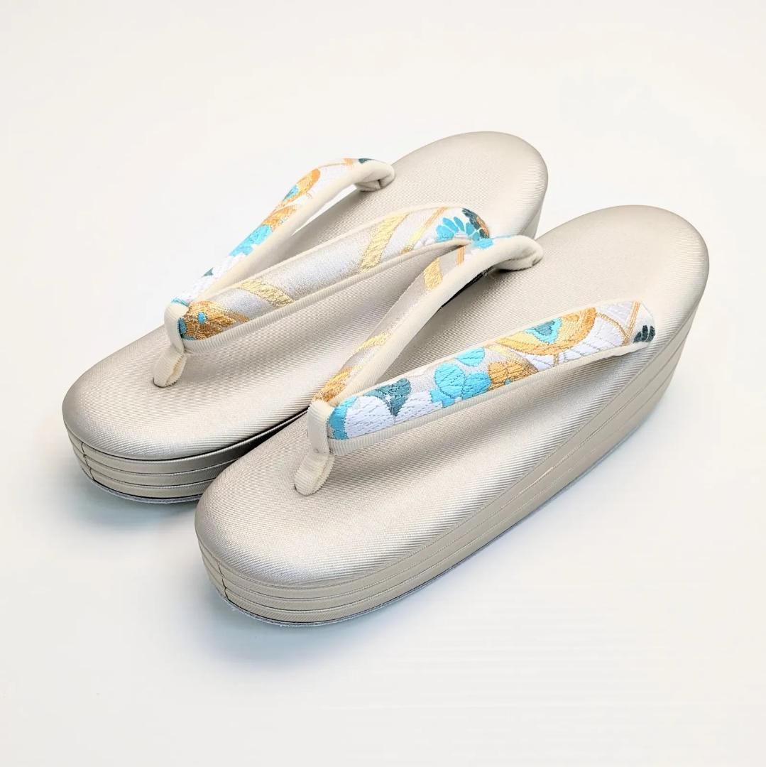 草履バッグセット 岩佐ブランド 古典 帯地 振袖用 金 フリーサイズ u84 草履バッグセット 岩佐ブランド 古典 帯地 振袖用 銀