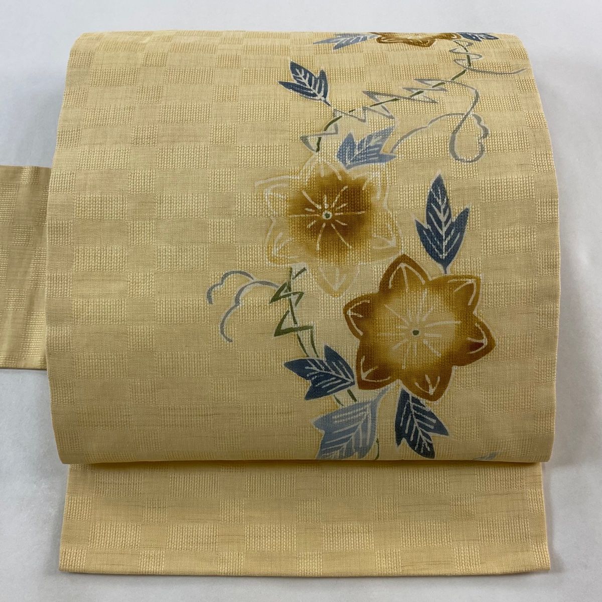 極美品　正絹　華やかな絞り　しぼり　シボリ　名古屋帯　薄くて軽い　幾何学ぼかし 極美品 正絹 華やかな絞り しぼり シボリ 名古屋帯 薄くて軽い