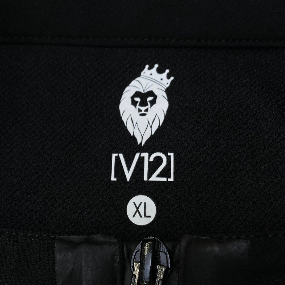 サイズ：XL V12 ヴィトゥエルヴ  ジップ ジャケット  ブラック系 [240101433272] ゴルフウェア メンズ ストスト サイズ：XL V12 ヴィトゥエルヴ ジップ ジャケット ブラック系