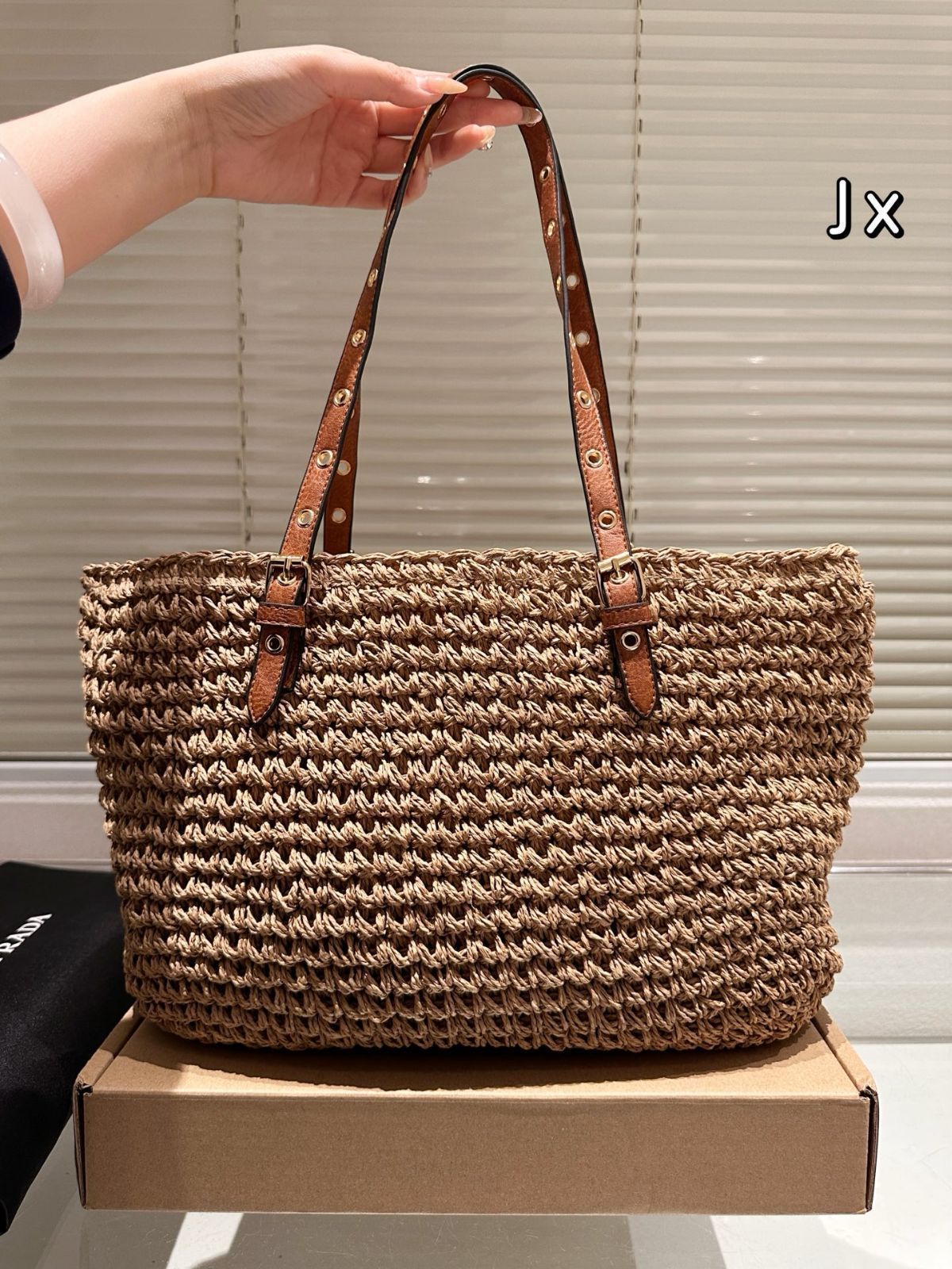 今日特価】Prada Raffia Shopping Bag 35cm / プラダ ラフィア