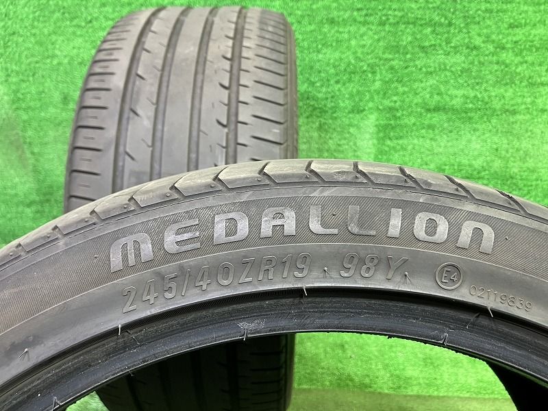 245 40R19