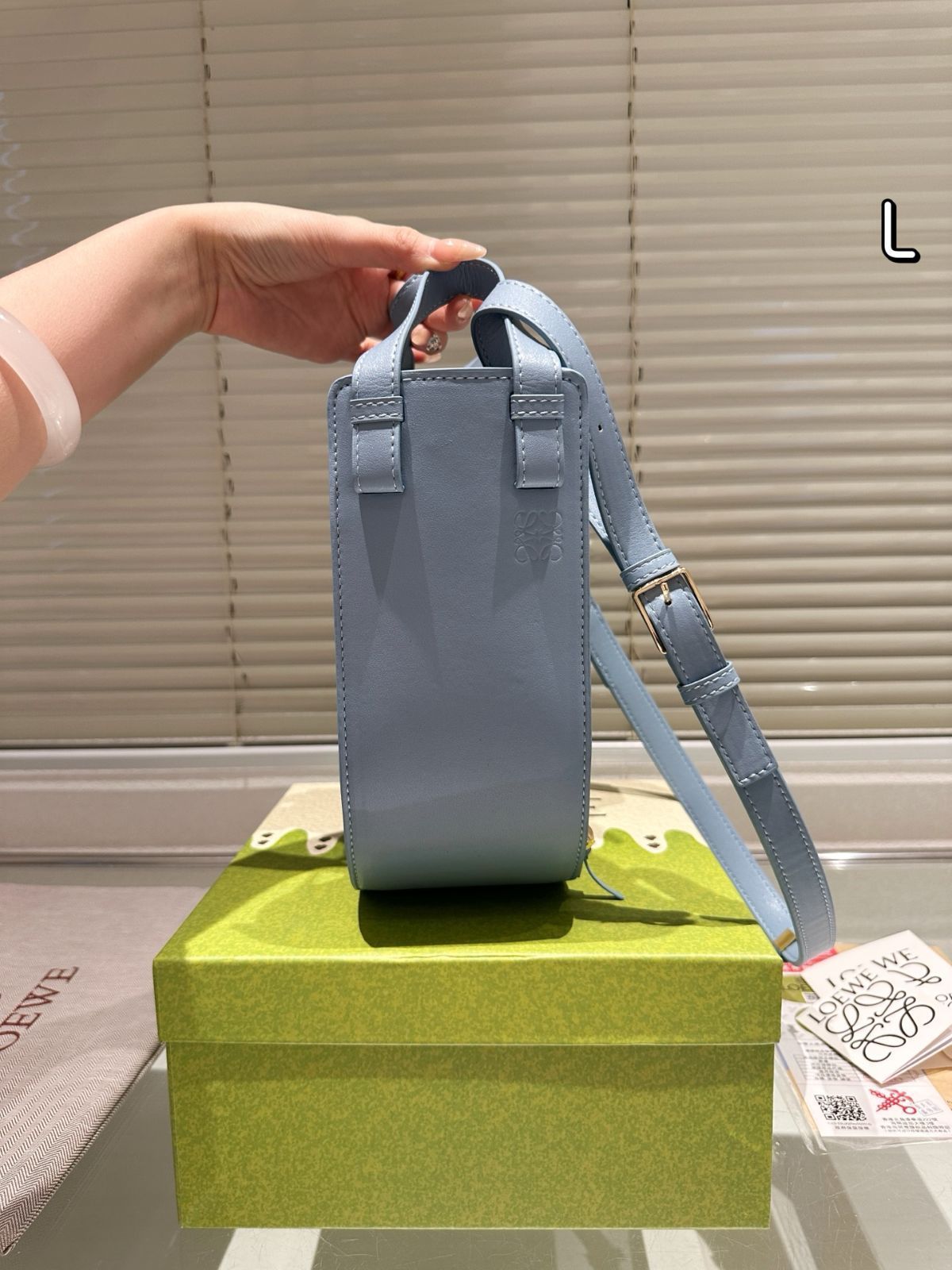 【関税込＆追跡】Loeweハンモック スライス バッグ ロエベのハンモックシリーズに新サイズ登場、ヴィジュアルに安藤