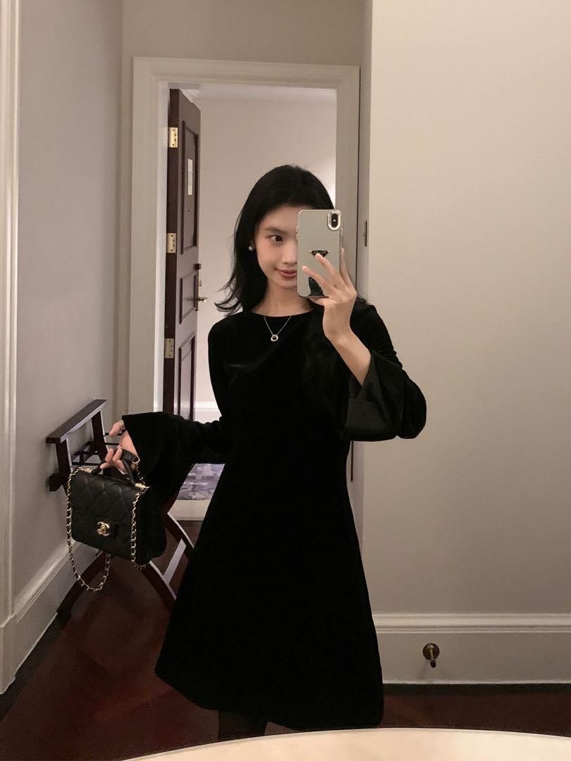 ♥ ベルベットフ ミニワンピース 春コーデにぴったりのセクシーな一枚