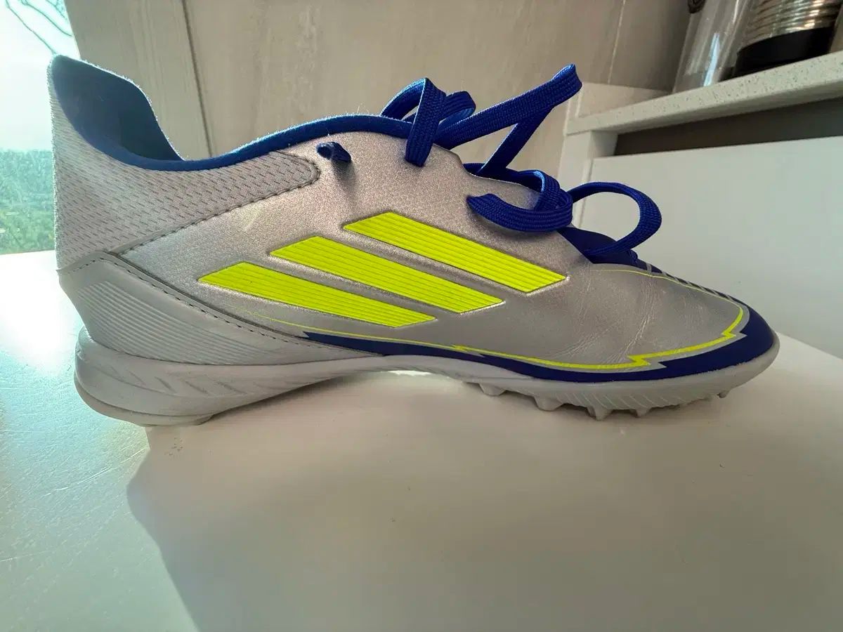 adidas アディダス