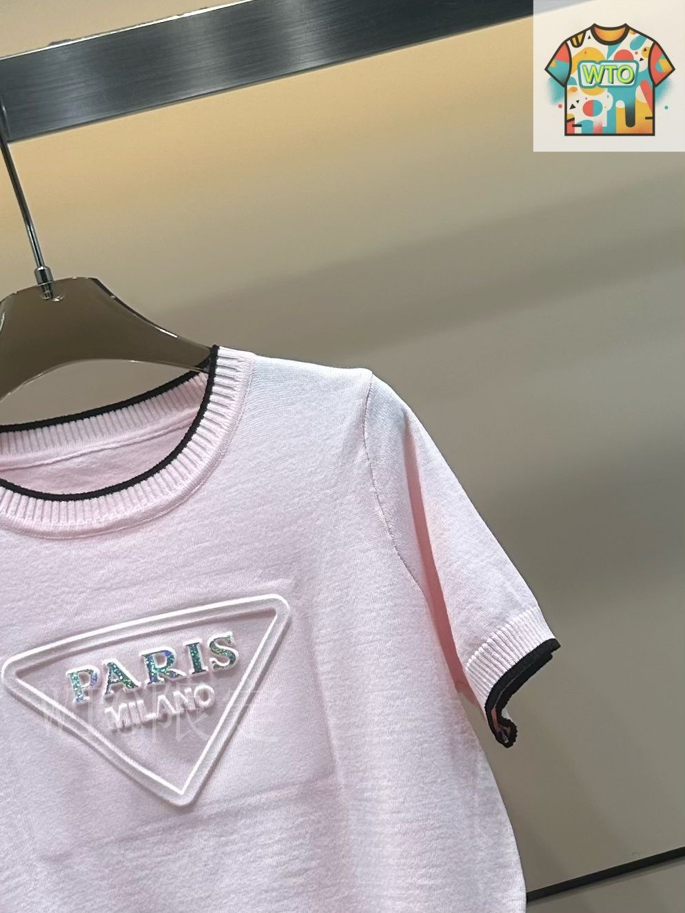 美品　PRADA ラメ　ロゴTシャツ　レア★ 大人気！黒ローファーと♪プラダ ラインストーンロゴ Tシャツ
