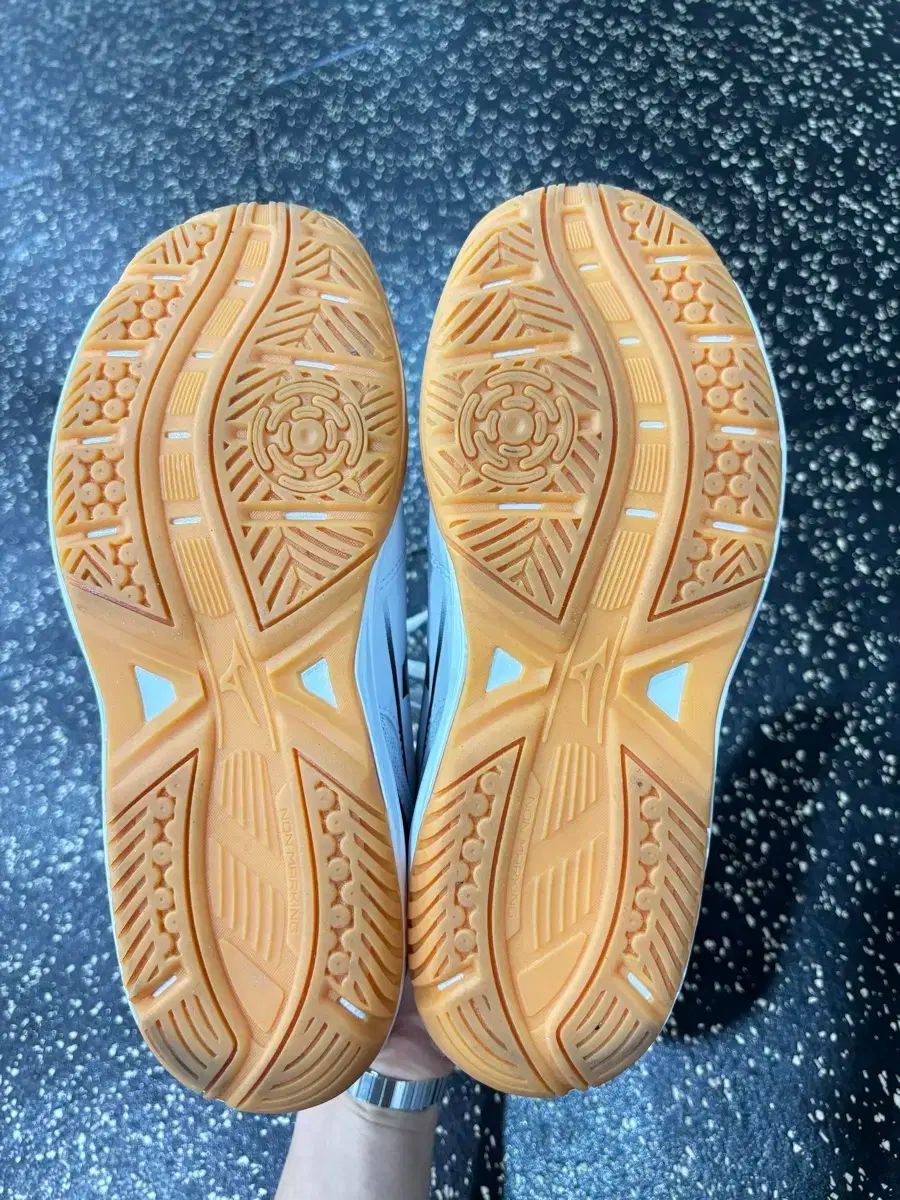  Mizuno ミズノ サイクロンスピード 245 1 会議用 バレーボールシューズ バドミントンシューズ インド化 その他 バドミントン