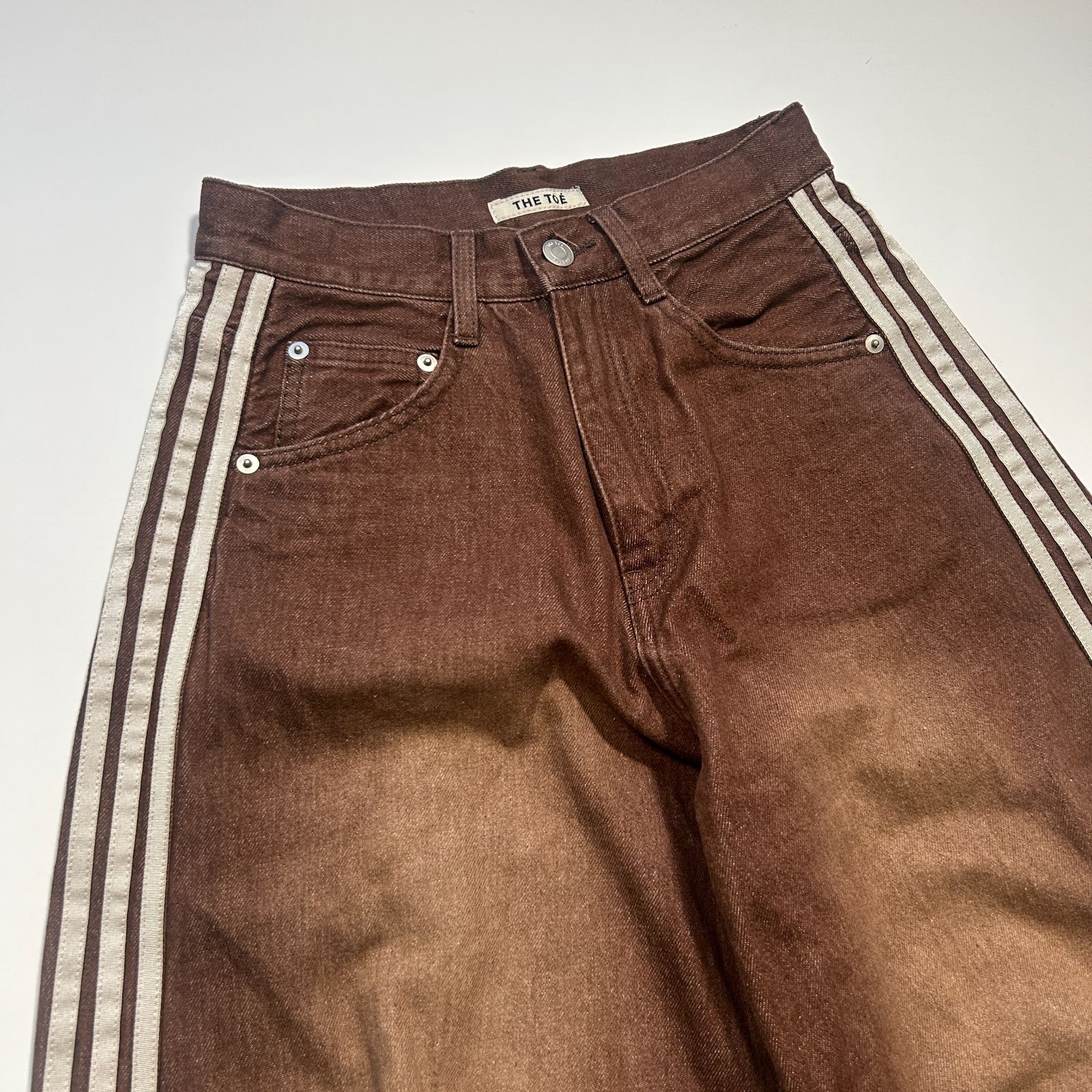 EMIRATES TRACK DENIM PANTS ブラウン the toe EMIRATES TRACK DENIM PANTS ブラウン