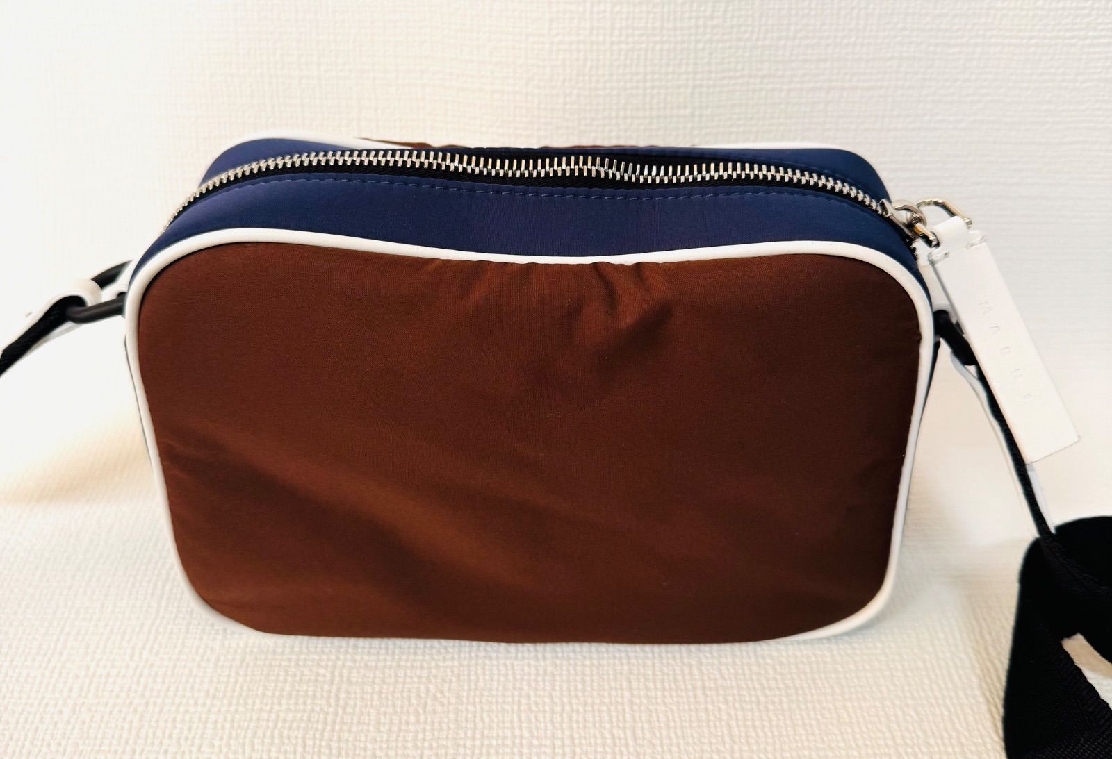 未使用級✨マルニ カラーコンボ カメラバッグ ショルダーバッグ 未使用品・タグ付き MARNI マルニ 【カラーコンボ カメラバッグ