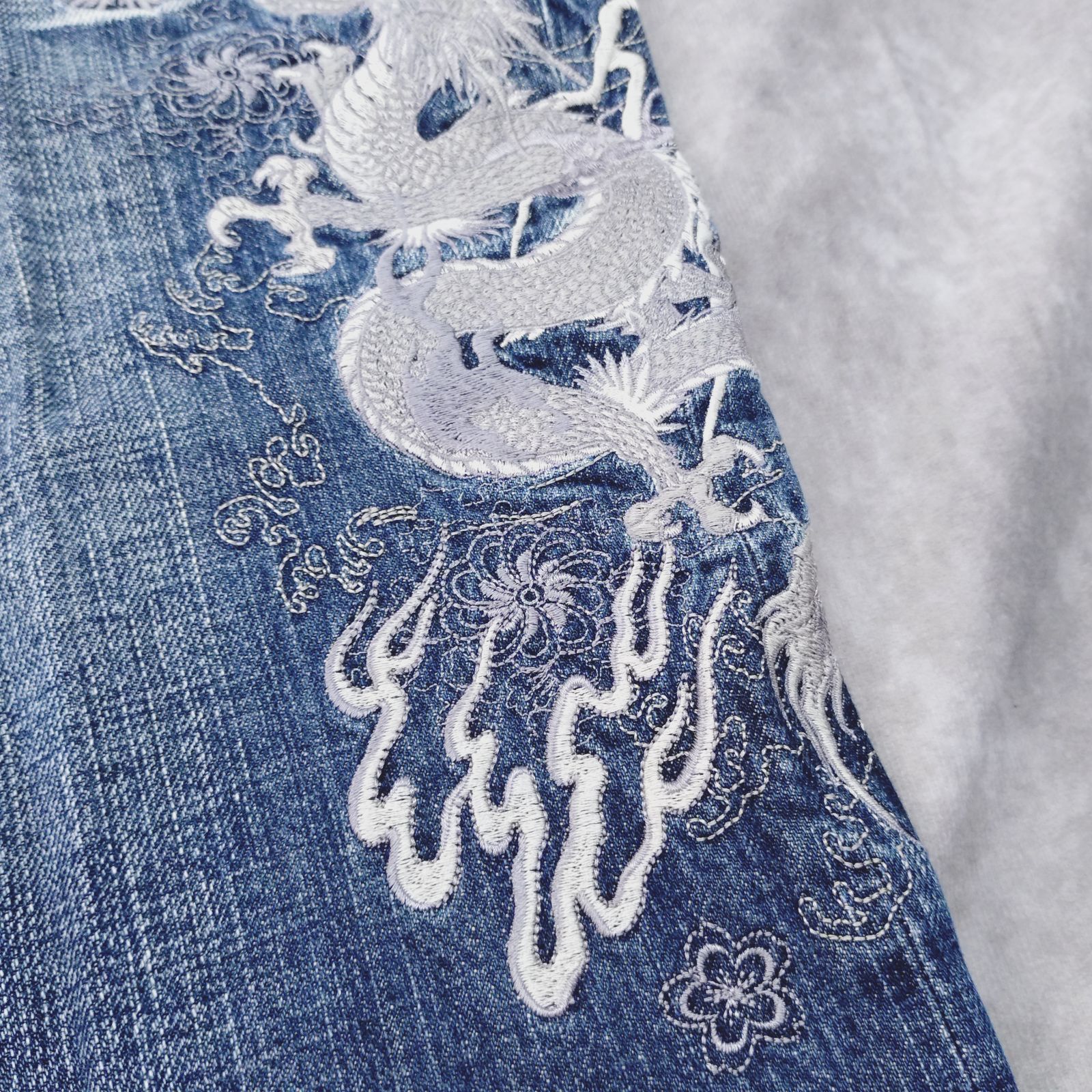 絡繰魂 34 サイズ デニムパンツ ジーンズ 龍 ドラゴン 和柄 刺繍