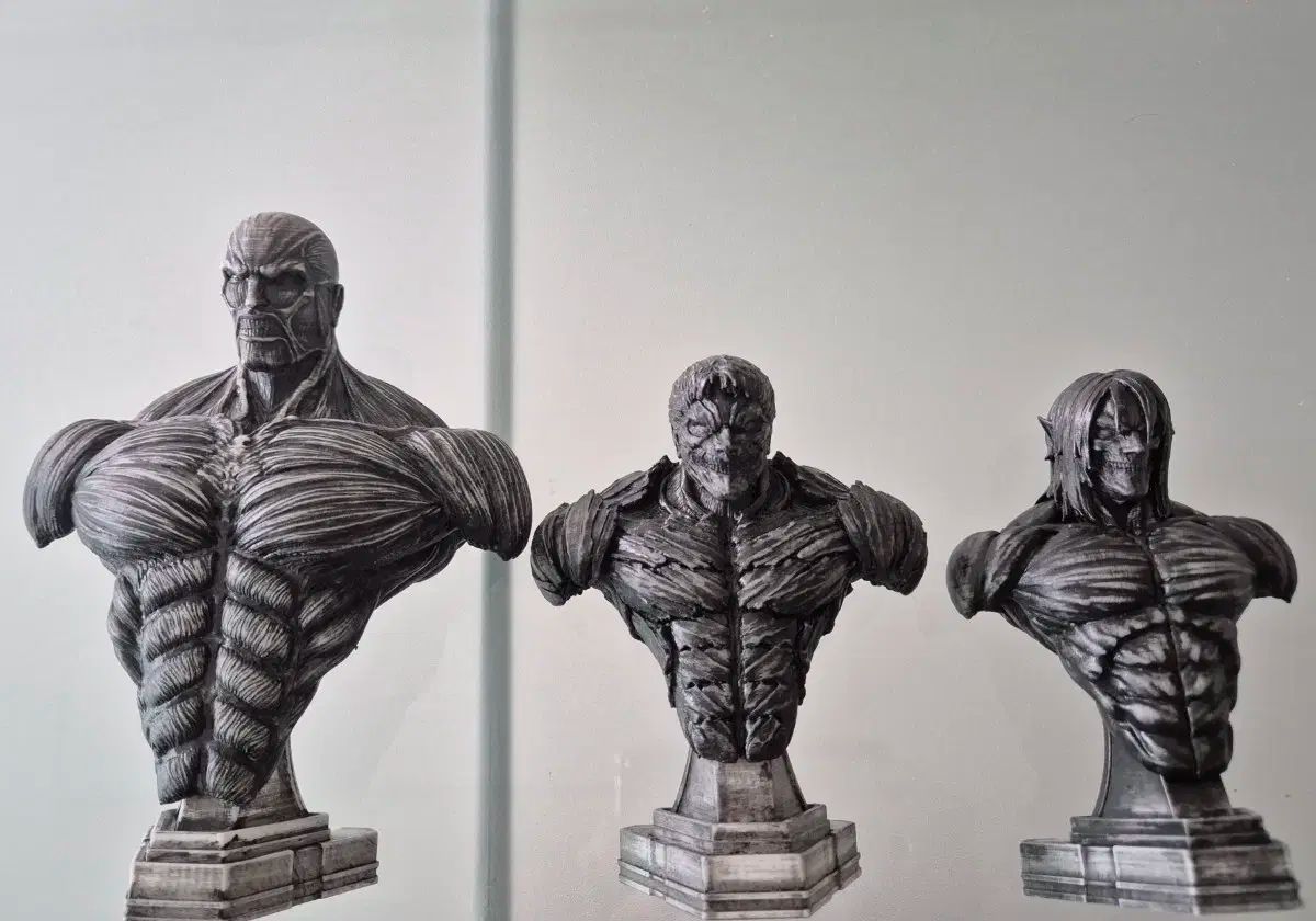 超大型巨人 鎧の巨人 進撃の巨人 胸像 フィギュア