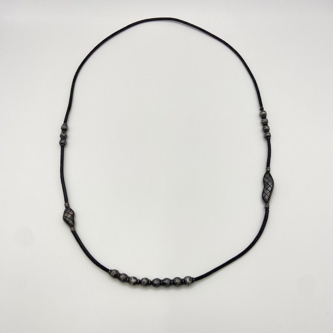 BOTTEGA VENETA SILVER 925 レザー 97,000円 BOTTEGA VENETA Metallic Lambskin Maxi Intrecciato Cassette