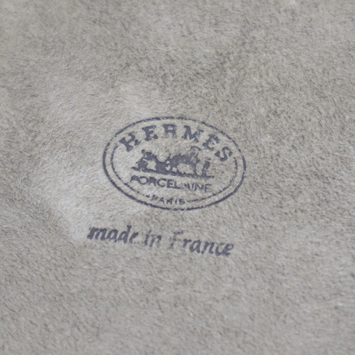 エルメス HERMES 灰皿 アンテロープ デザイン 灰皿 《ローブ・デュ・ソワール》 | Hermès - エルメス-公式サイト
