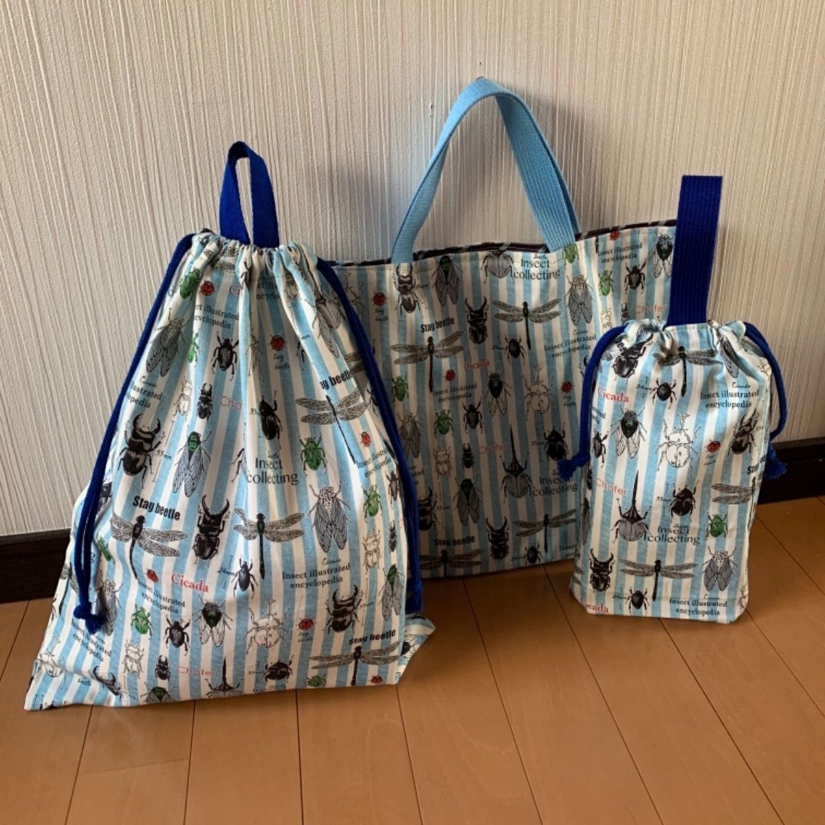 持ち手付き巾着袋 上靴入れ グレー昆虫図鑑柄×ブラック 持ち手付き巾着