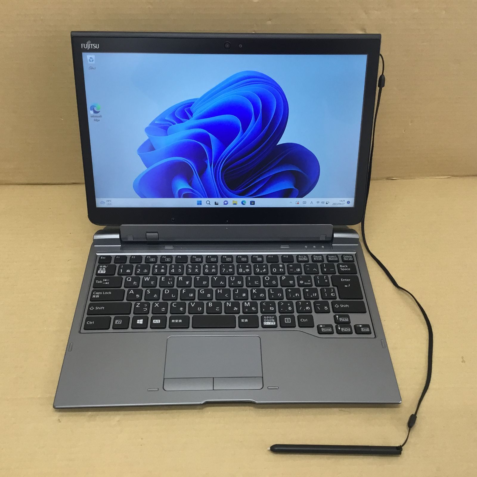 オフィス付き 富士通 ARROWS Tab Q737|P CI5 7300U -2.6GHZ 4GB 128GB 13.3インチ WIN11P 無線 BLUETOOTH カメラ 付属品