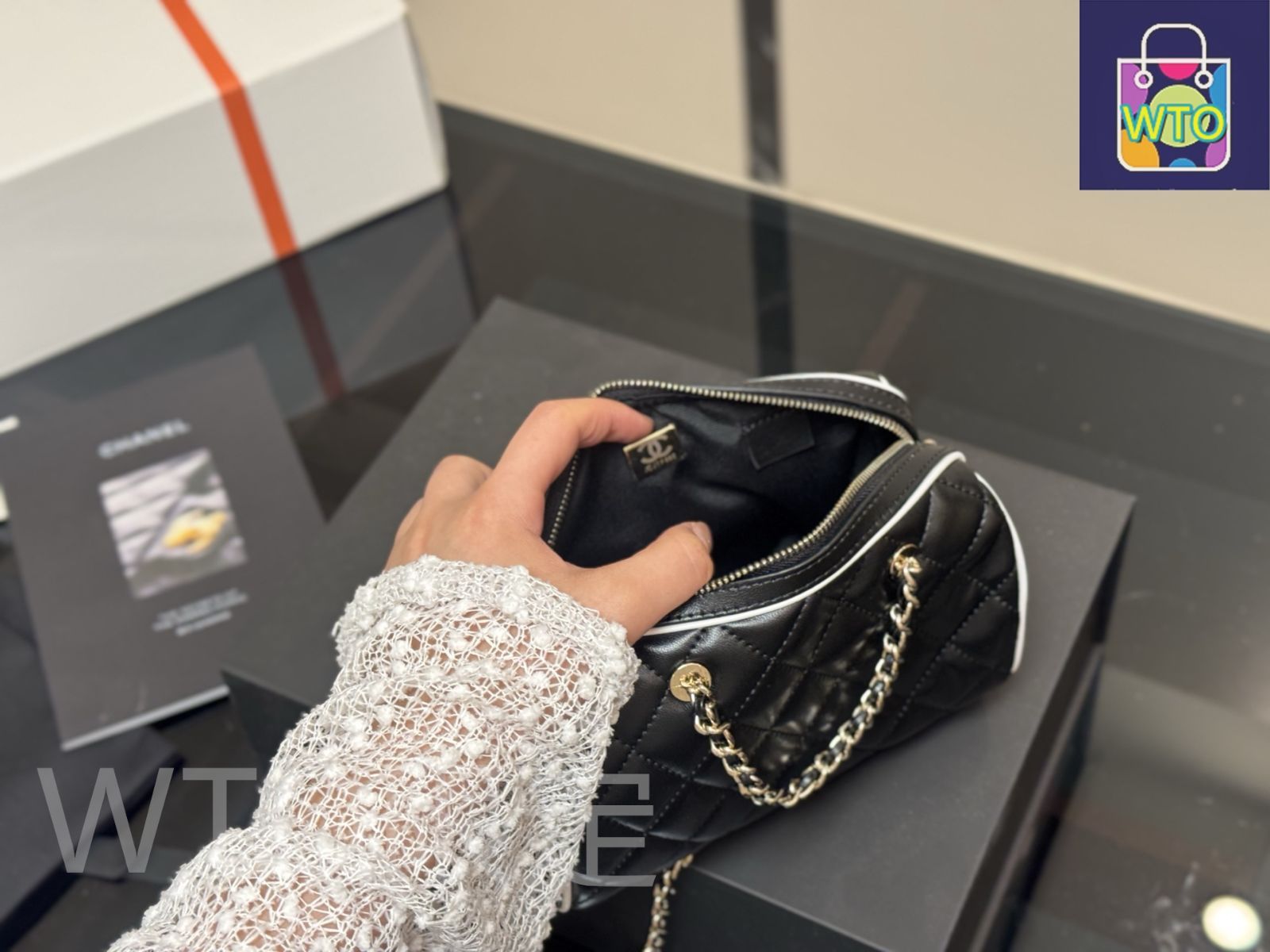 絶対欲しい！携帯もお財布も入るサイズ CHANEL ボウリングバック 今日特価】Chanel シャネル 25Pボウリングバッグ 人気の高い