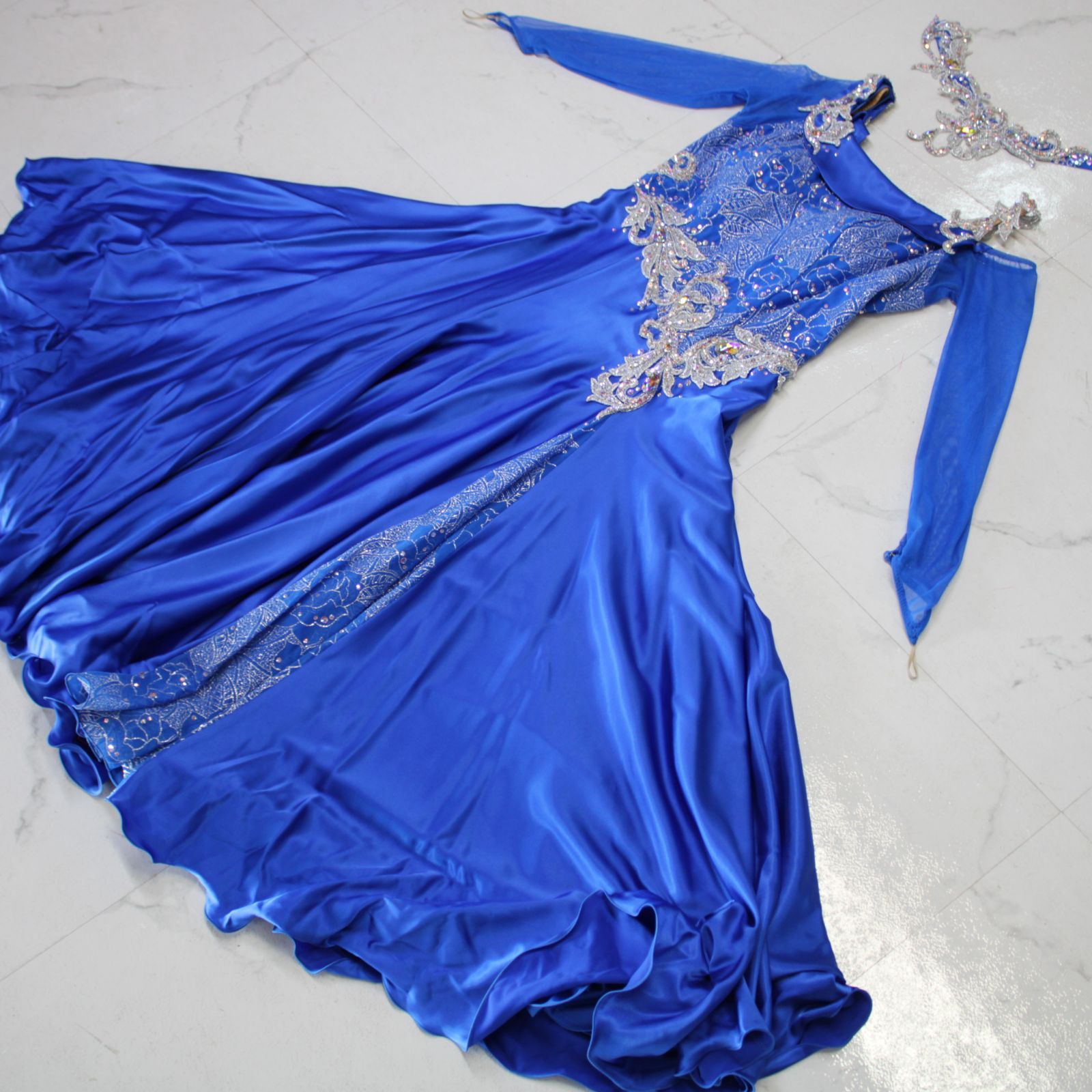 鮮やか青色ドレス 社交ダンス（セキネ） 鮮やか青色ドレス 社交ダンス