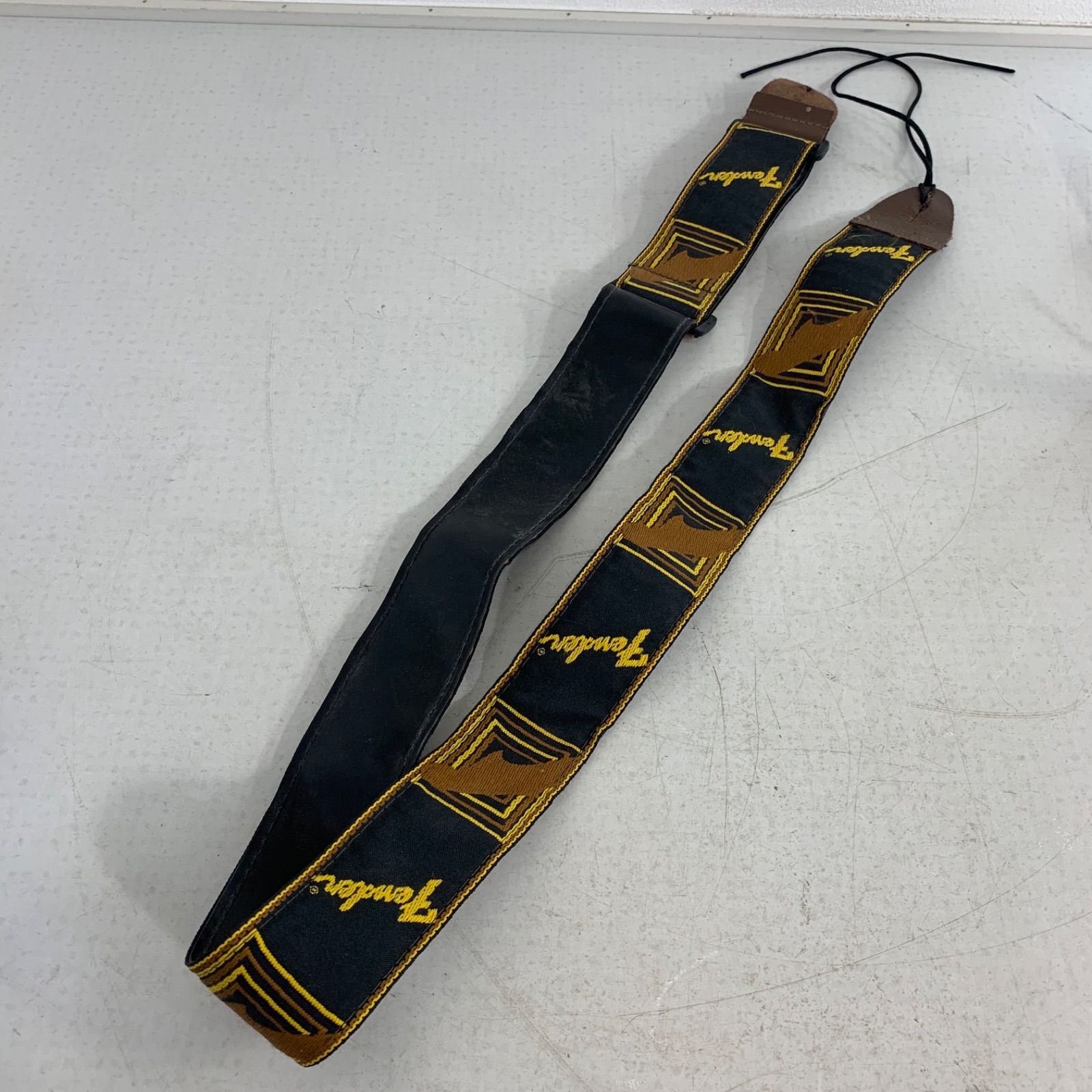 ブラウンレザーギターストラップ カナダ