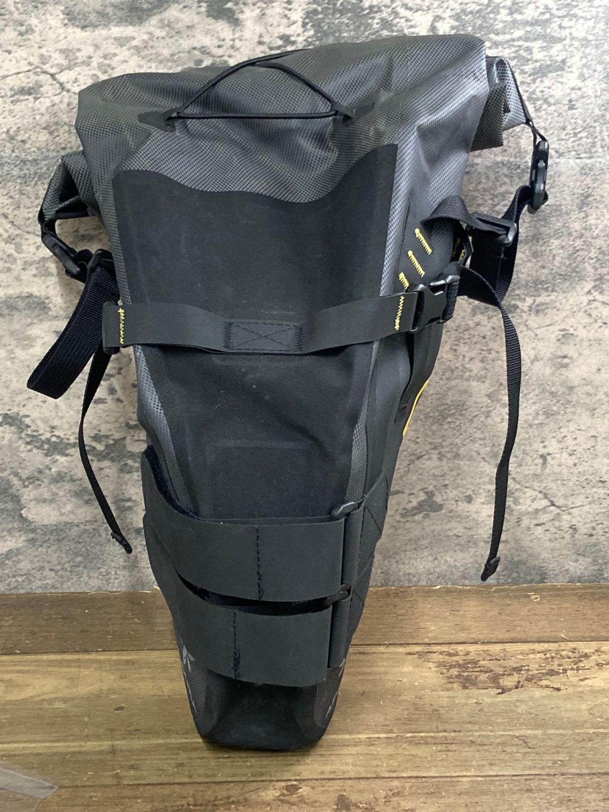 IY825 アピデュラ APIDURA エクスペディションサドルバッグ グレー 17L