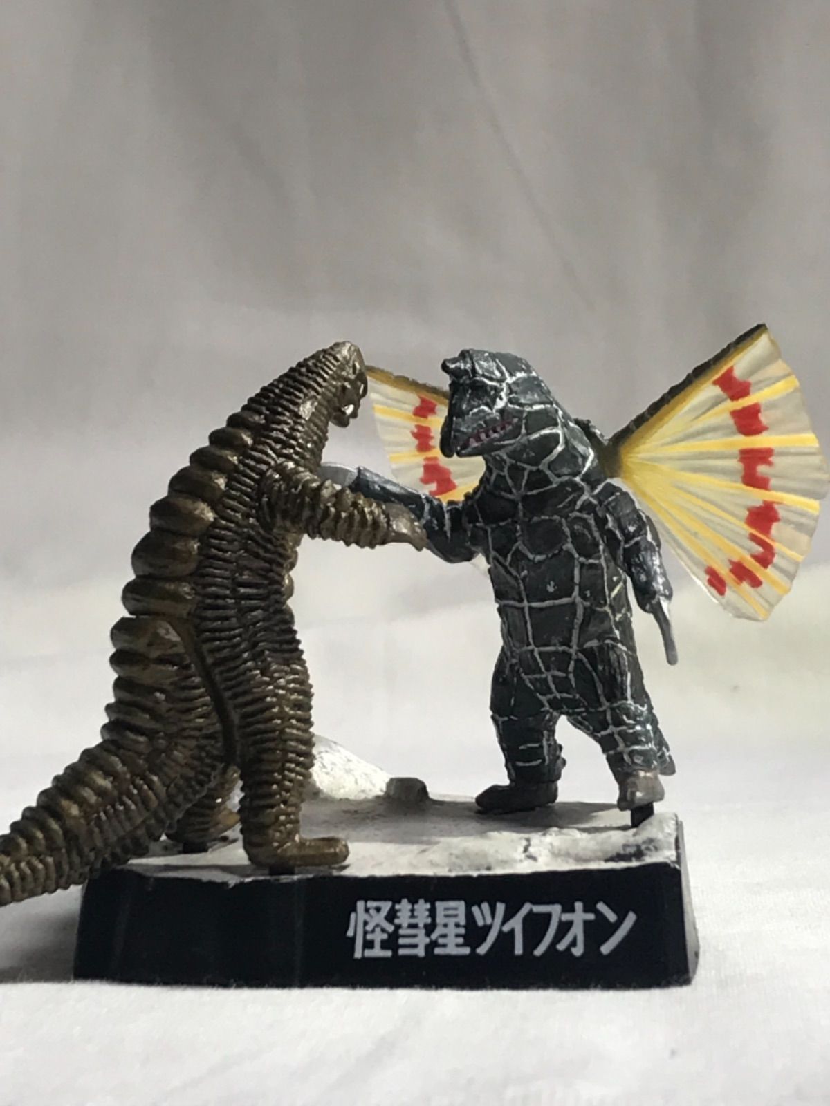 ウルトラ怪獣名鑑「怪彗星ツイフォン」レッドキング二代目VSドラコ 