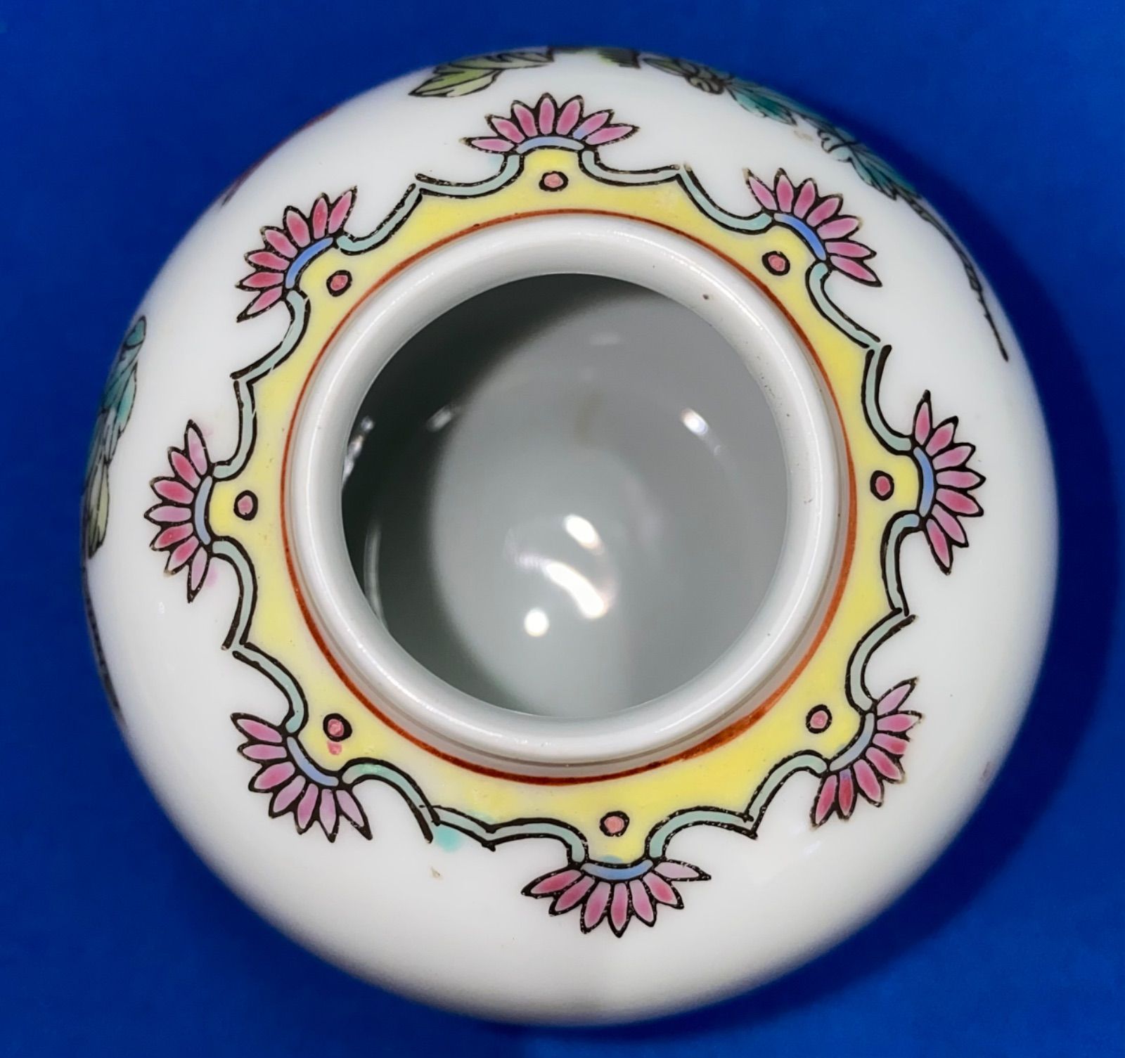 清代花鳥茶壺 五彩花鳥文壺 | 景徳鎮窯 | 収蔵品詳細 | 作品を知る | 東京富士