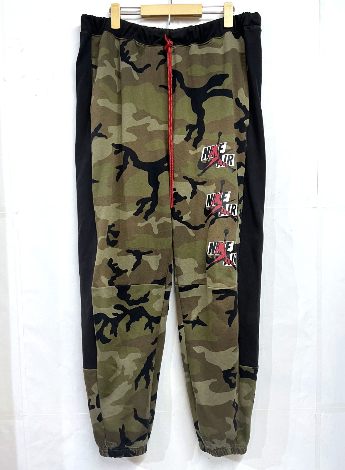 ナイキ エア ジョーダン エア フリース パンツ カモフラ カモ柄 迷彩 裏起毛 ジョガーパンツ AV316-010 Mサイズ相当 即決新品 NIKE JORDAN ジャンプマン カモ フリースパンツ M