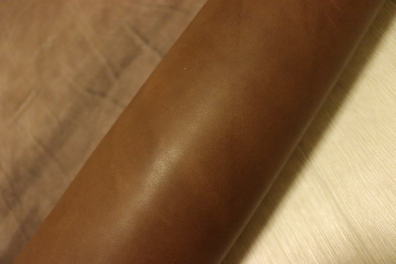 セピアブラウン 140ds ヌメ革 ショルダーレザー 牛革 イタリア レザー オイルヌメ 半裁 一枚革 レザークラフト 革 皮 本革 diy 生地 材料