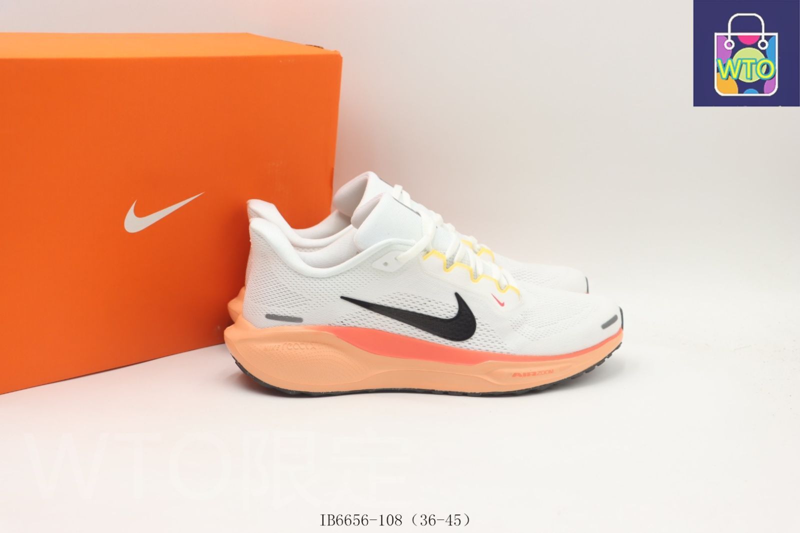 Nike ランニングシューズ ホワイト/オレンジ　サイズ26センチ ナイキ（NIKE）（メンズ）ランニングシューズ ジョギング