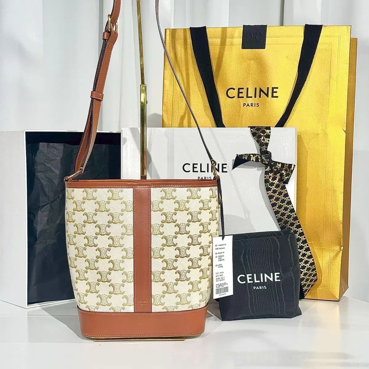 ほぼ 付属品完備 Celine セリーヌ ホワイト トリオンフ スモール バケットバッグ