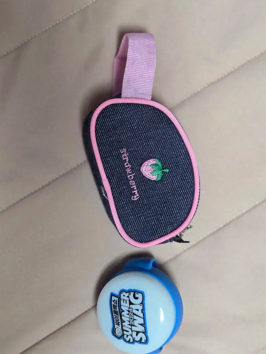 韓国の古典 節約 ) デニム 千 小銭入れ ストロベリー刺繍 韓国の古典